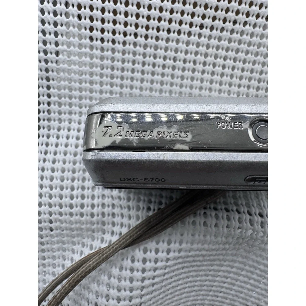 Sony Cyber-shot DSC-S700 7.2MP Digital Camera - Silver *NO POWER* For Parts